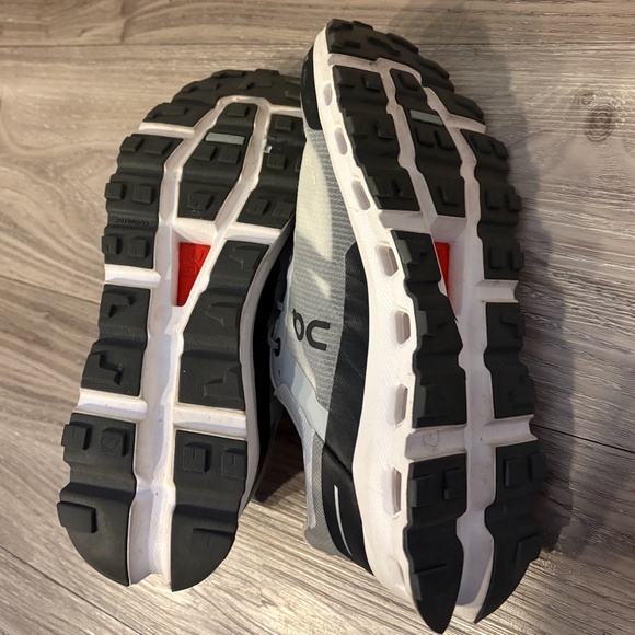 On Cloud Sneakers - Picture 4 of 4